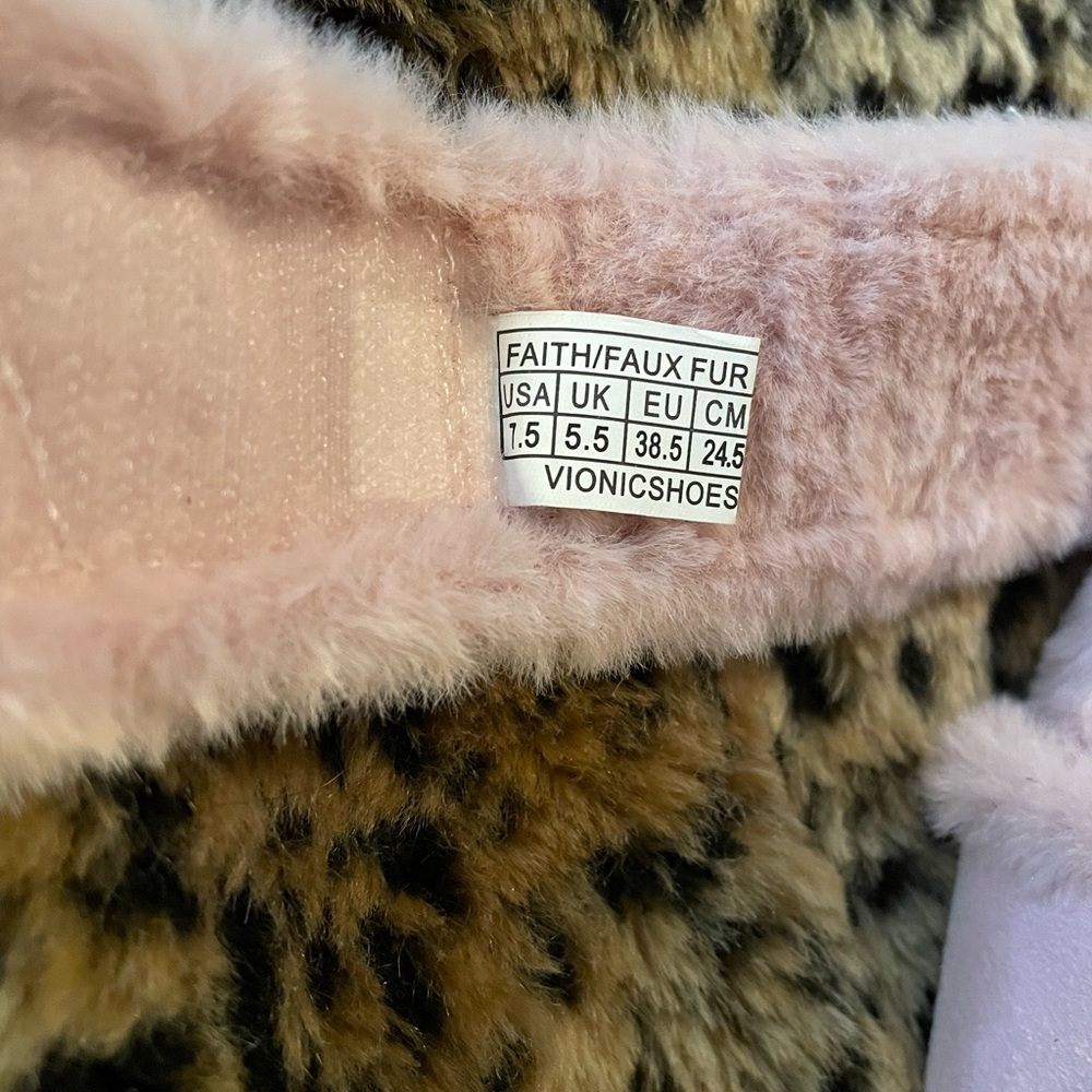 Vionic 7.5 Pink Double Adjustable Straps Slippers - image 4